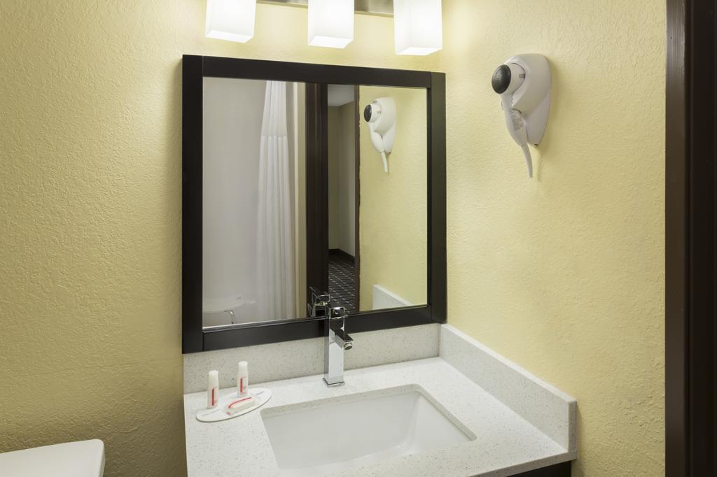 במוטל Super 8 By Wyndham מרייטה מראה חיצוני תמונה